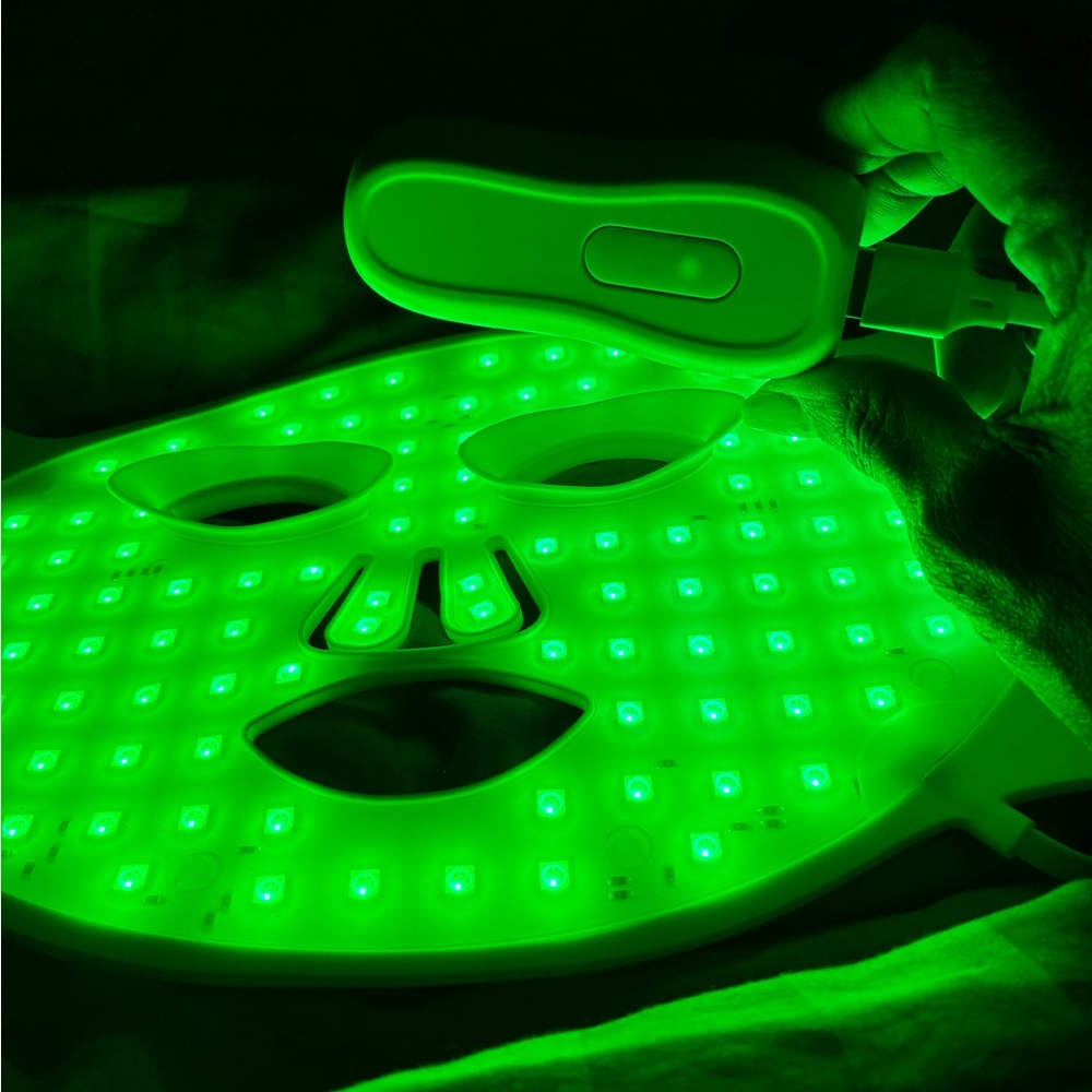 White LED Facial Mask - Picture 9 of 11